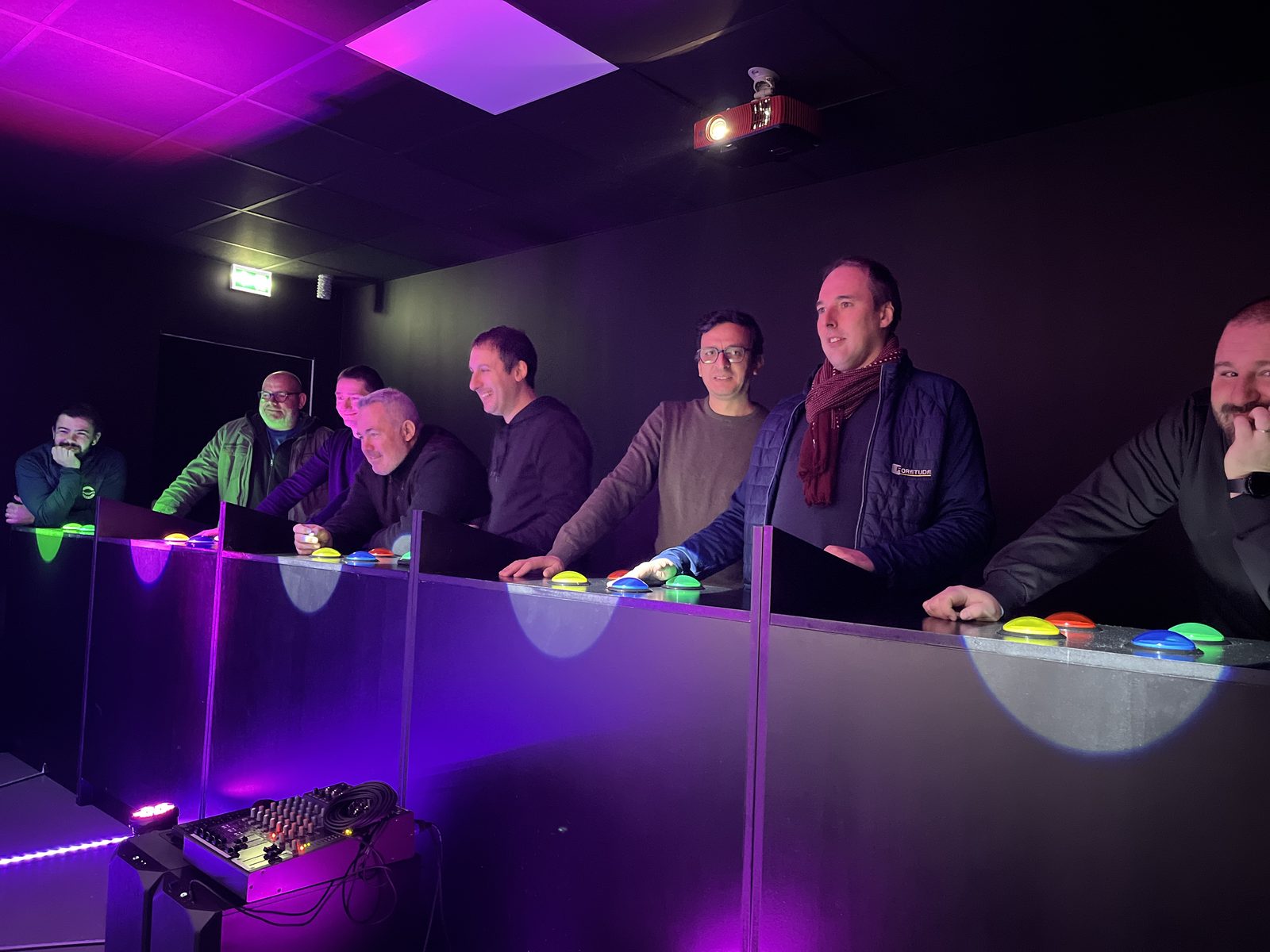 Sortie entre amis autour des pupitres iQuiz