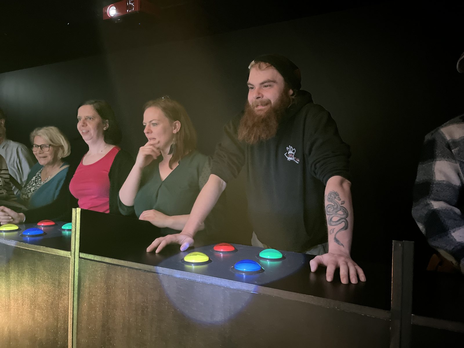 Concentration maximale sur les buzzers de l'iQuiz